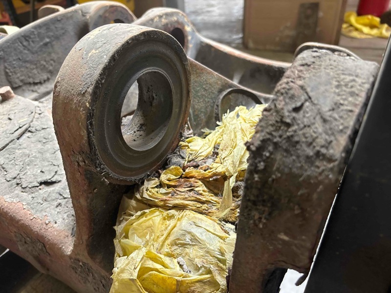 Volvo L110G Attachment Bracket