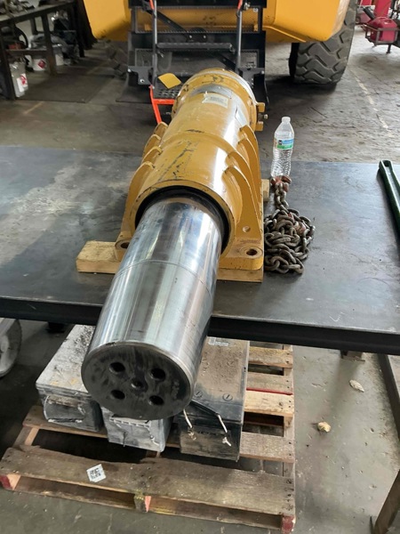 Caterpillar 769D Cylinder Gp- Suspension- Front