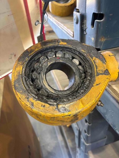 Caterpillar D6K Cylinder Gp- Lift