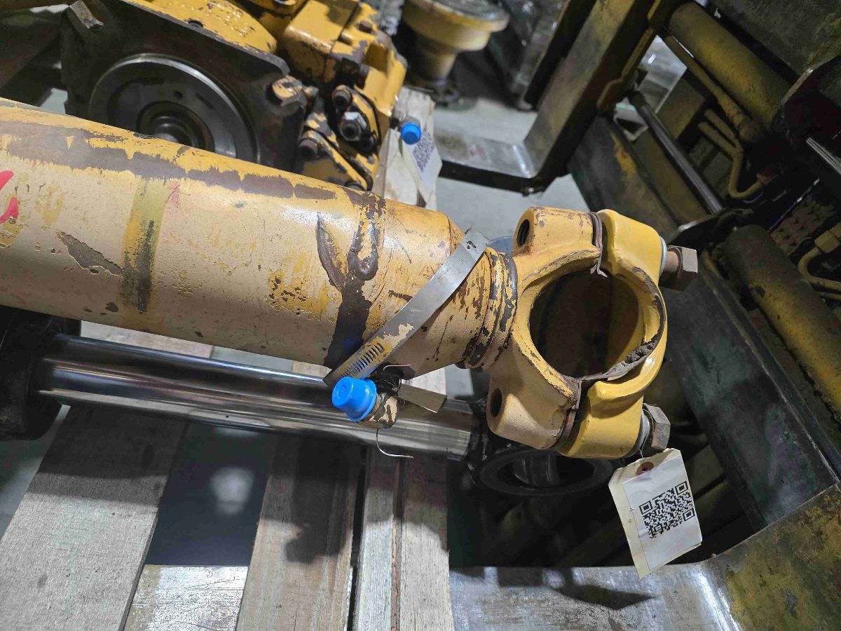 Caterpillar — 2621905 — Cylinder