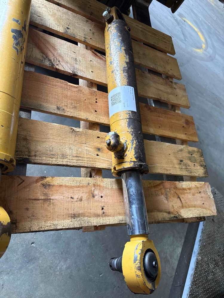 Caterpillar — 1411924 — Steering Cylinder