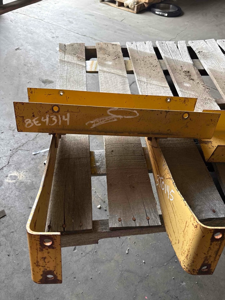 Caterpillar — 8E4314 — Guard AS