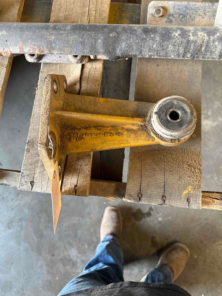 Caterpillar — 2729594 — Bracket AS