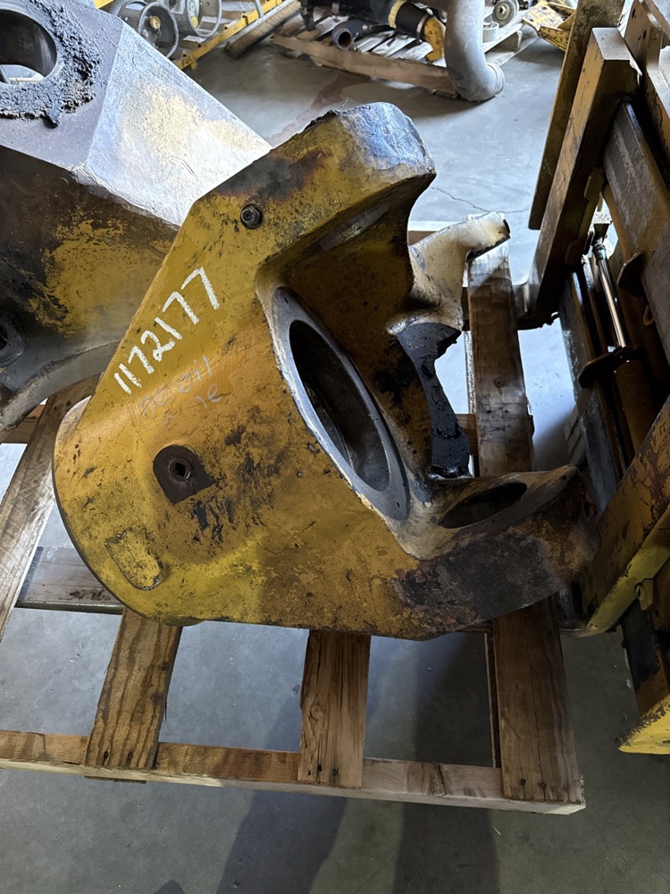 Caterpillar — 1172177 — Housing - Spindle (rh)