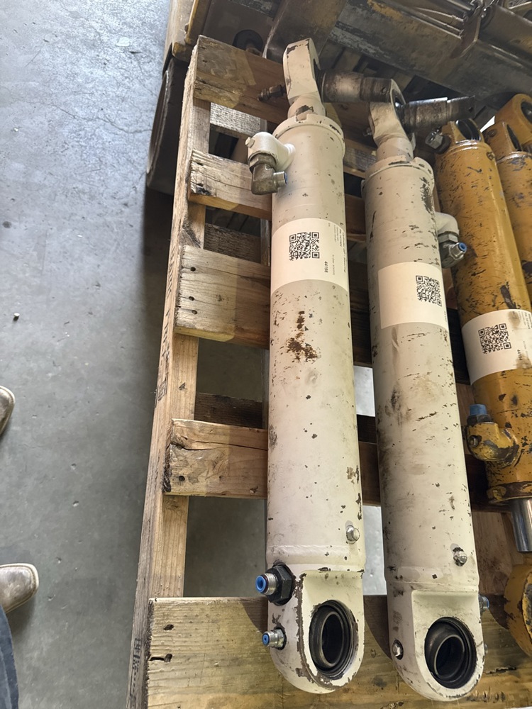 Caterpillar — 1411924 — Cylinder GP - Steering