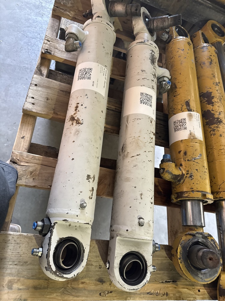 Caterpillar — 1411924 — Cylinder GP - Steering