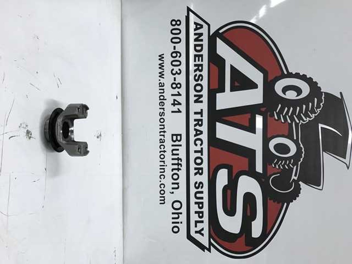 NEW CASE IH, NEW HOLLAND MFWD DIFF YOKE & SEAL KIT - 87324528
