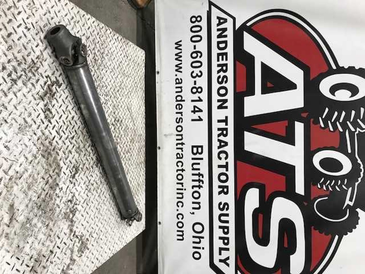 NEW JOHN DEERE MFWD DRIVESHAFT - RE36872
