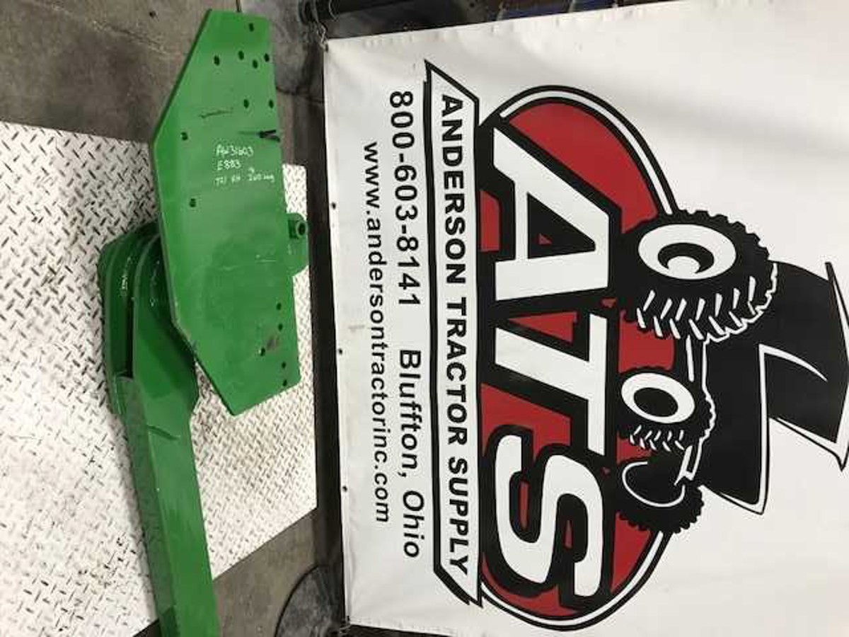 NEW JOHN DEERE RH LOADER FRAME - AW31603