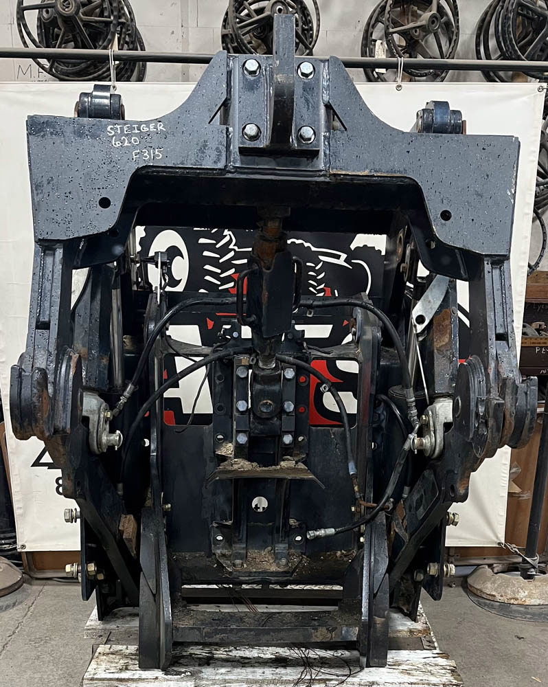 GOOD USED COMPLETE 3 POINT HITCH ASSY. - 51673959