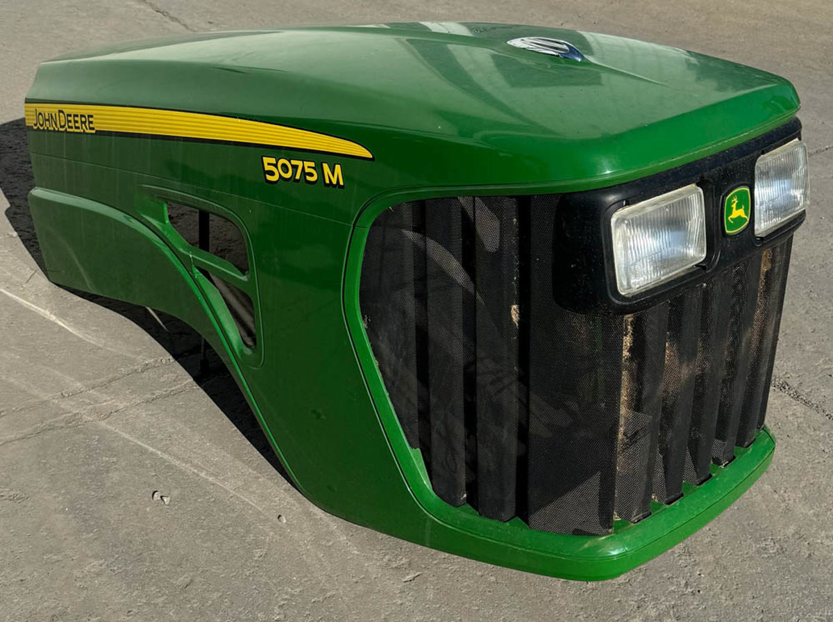 GOOD USED JOHN DEERE HOOD - SU44159