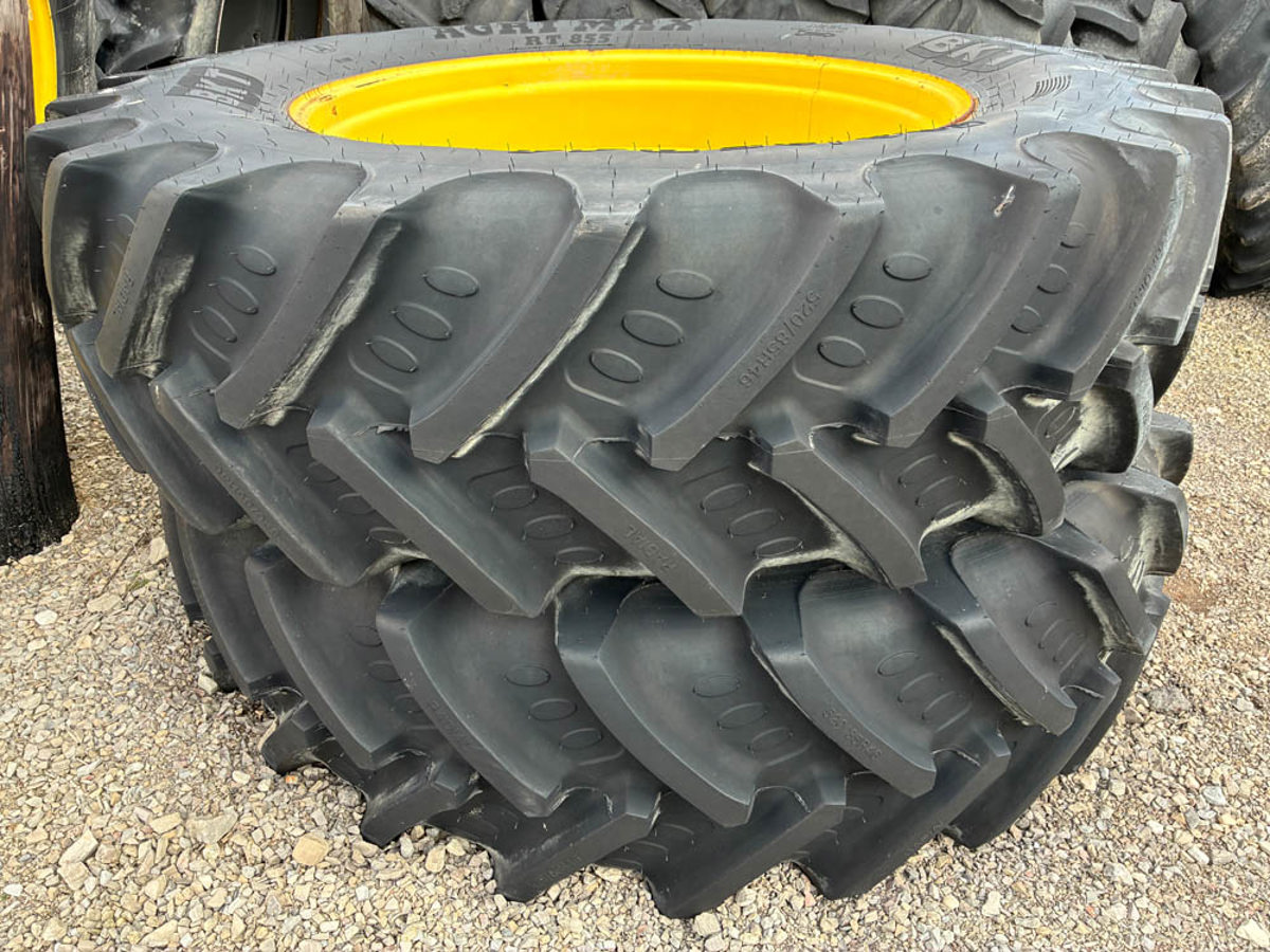 LIKE NEW 520/85R46 TIRES ON JD STUB DISC RIMS - 520/85R46