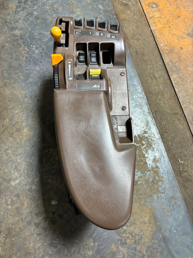 GOOD USED RH ARMREST CONTROL UNIT - R177553