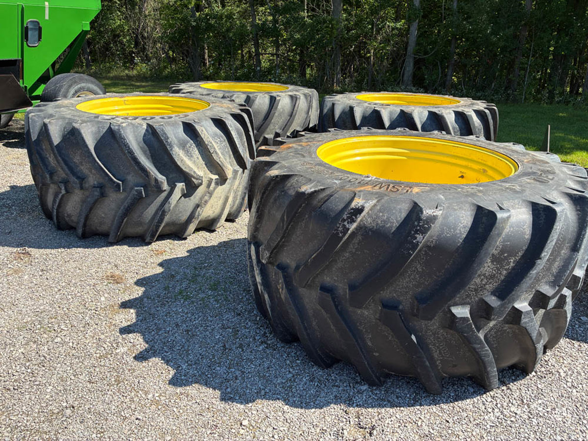 GOOD USED LSW 1100/45R46 GOODYEAR DT930 ON RIMS - 1100/45R46
