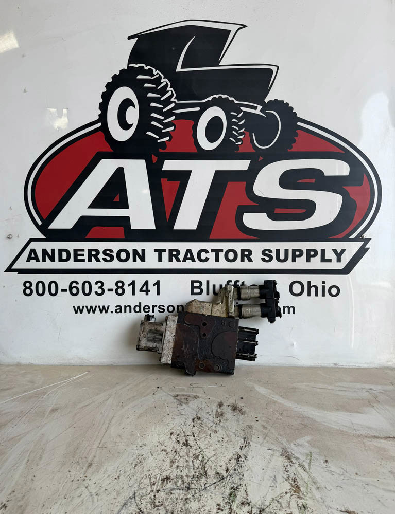 NEW OEM REMOTE VALVE WITH COUPLERS - 47595559