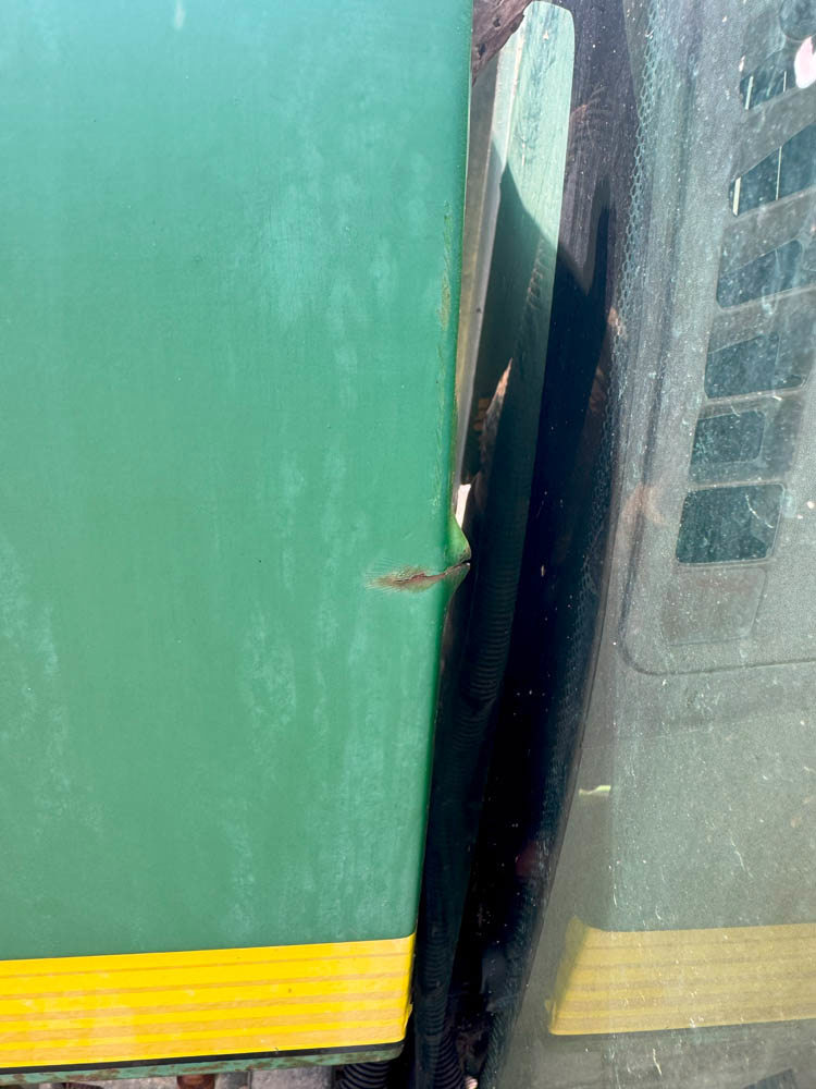 Deere 8410, 8100, 8200, 8300, 8400, 8110, 8210, 8310 Hood