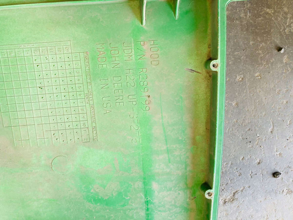 Deere 8235R Hood