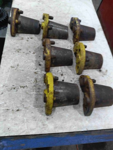 Deere 8640 Sleeve-key Half    4"