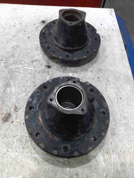 I.H./FARMALL 5288 Hub-frt Wheel 8-BOLT