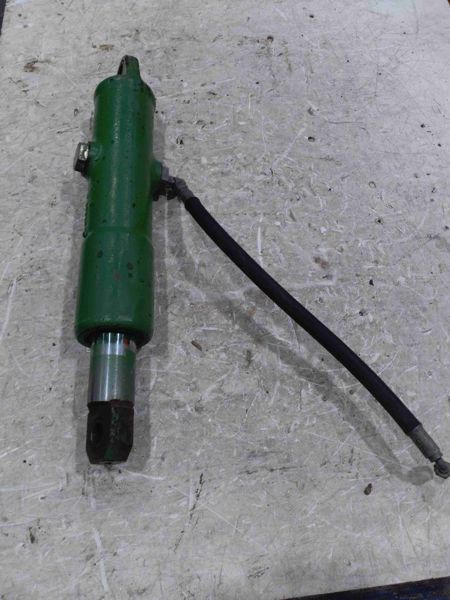 Deere 8640 Cylinder-lift Assist