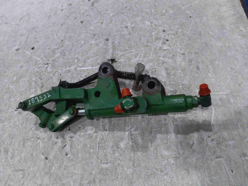 Deere 8640 Housing-diff Lock Valve