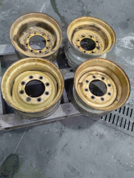 New Holland LX665 Rim, 8.25X16.5