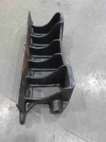 I.H./FARMALL 5288 Bracket-frt Weight       Cast
