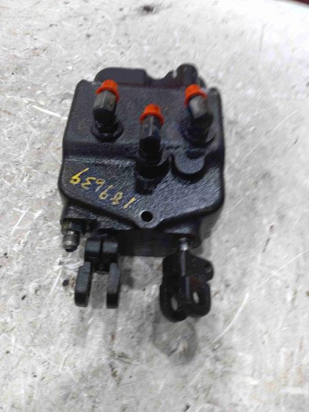 I.H./FARMALL 5288 Valve Assy-power Brake