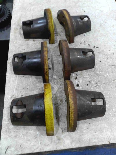 Deere 8640 Sleeve-pinion Half    4"