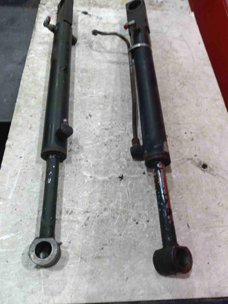 New Holland LX665 Cylinder-boom