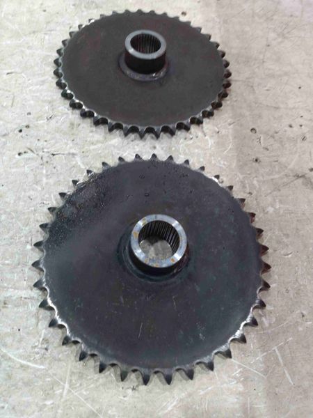 New Holland LX665 Sprocket-drive  32T