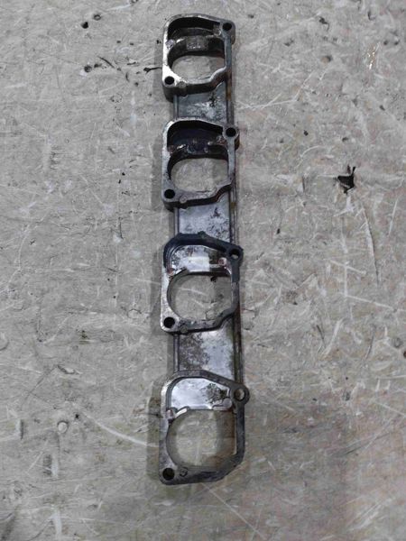 New Holland LX665 Spacer-manifold