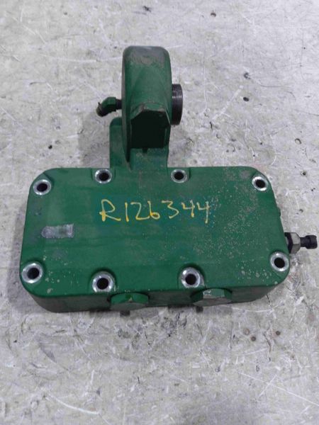 Deere 6125 Housing-oil Filter