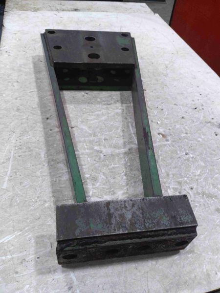 Deere 8640 Support-drawbar Frt