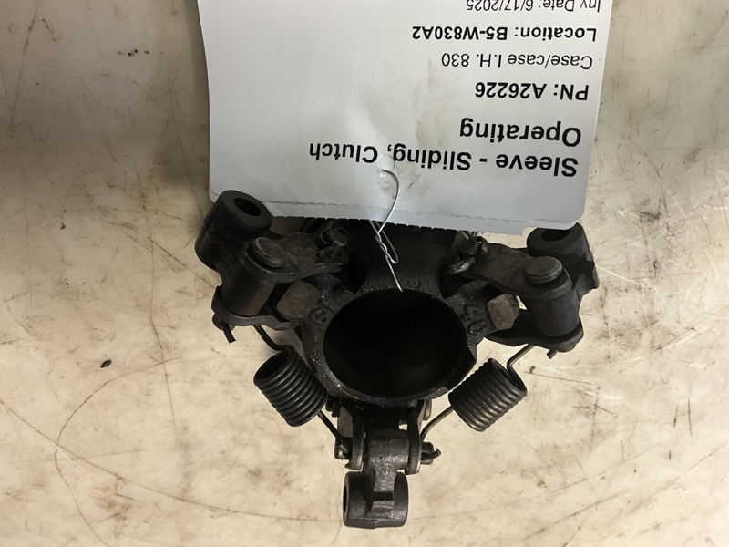 Case/case I.H. 830 Sleeve - Sliding, Clutch Operating