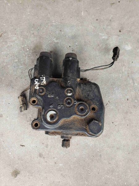 Case/case I.H. CX100 Hitch Valve Assembly