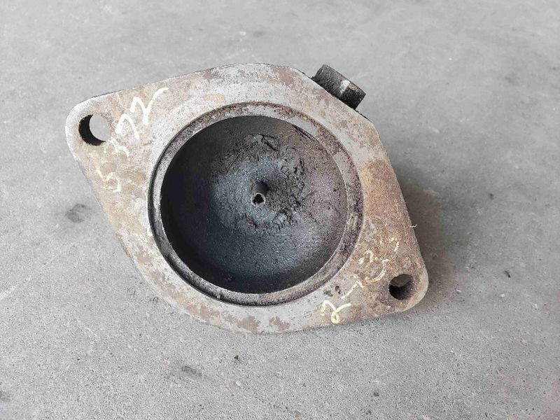 White 2-135 Cover - Countershaft Bearing