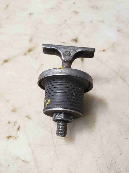 Ford/Nholland 9600 Plug, Oil Fill