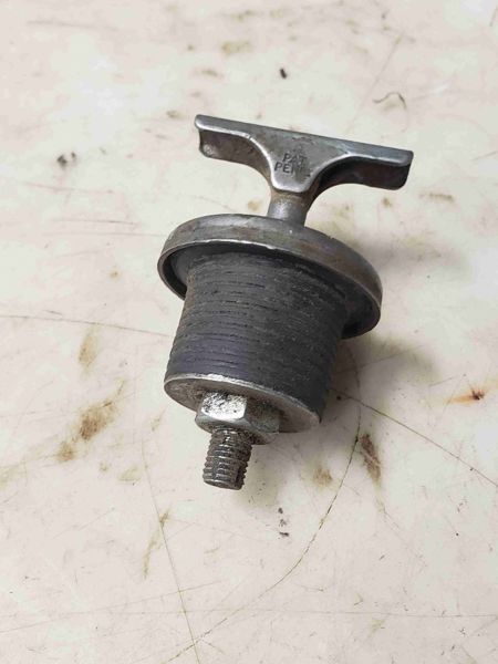 Ford/Nholland 8600 Plug, Oil Fill