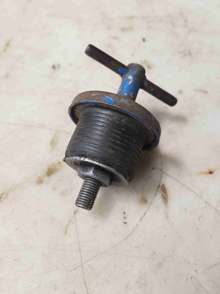 Ford/Nholland 9000 Plug, Oil Fill