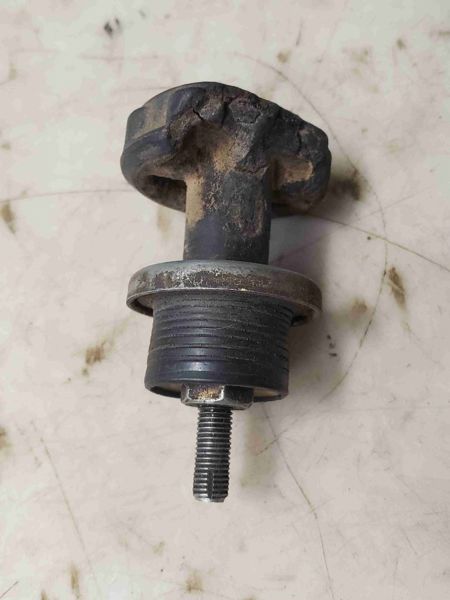 Ford/Nholland 9600 Plug, Oil Fill