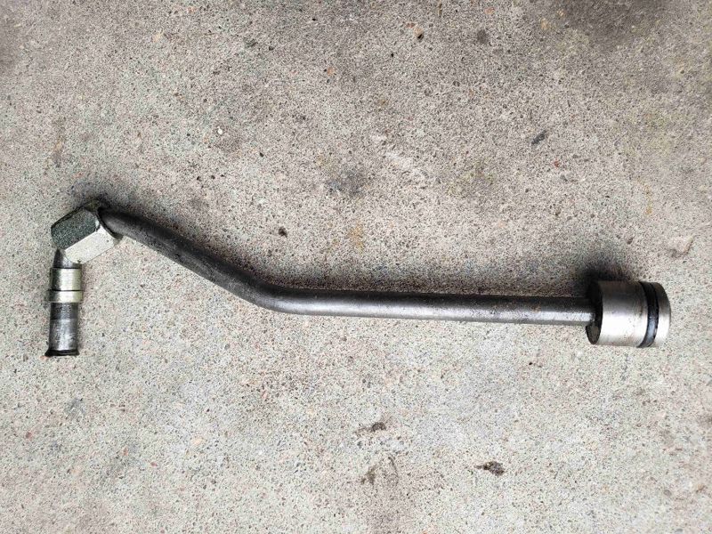 Case/case I.H. MX270 Pipe, Lubrication, Differential