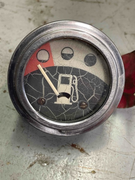 Deere 7520 Gauge, Fuel - Chrome Bezel