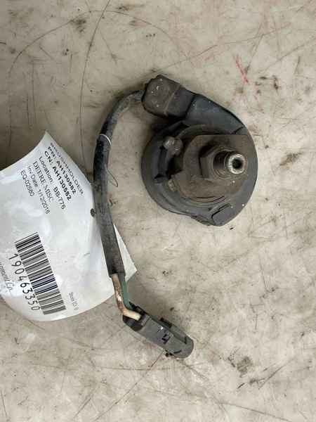 Deere 9400, 9410, 9500, 9510, 9600, 9610 Brushholder