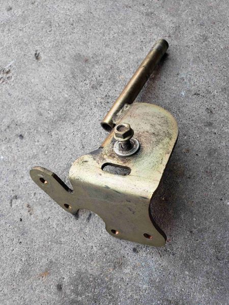 New Holland T8.275 Bracket Latch Release