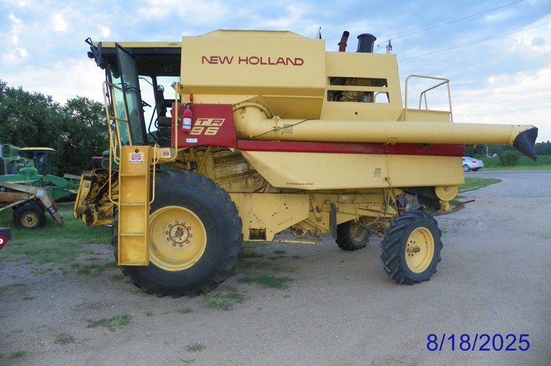 New Holland TR86