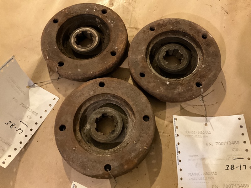 Case/case I.H. 8850 Flange - Inboard
