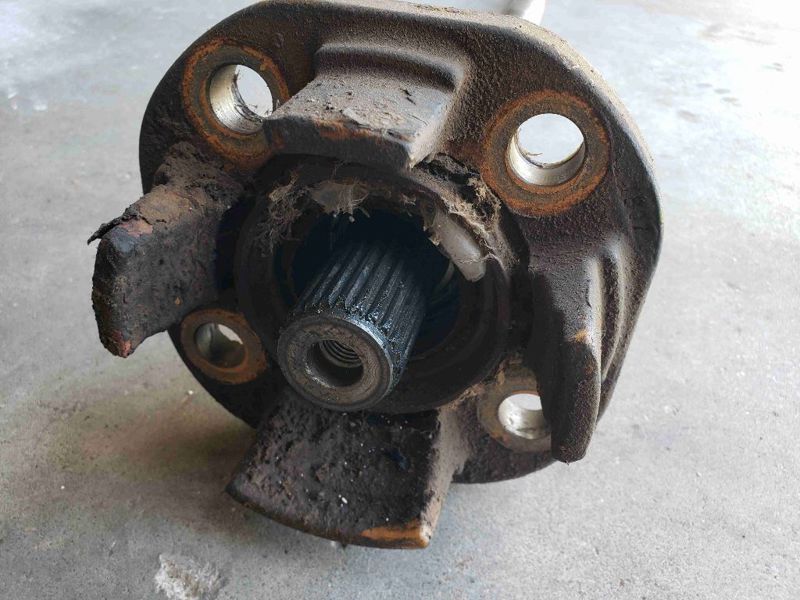 New Holland T8.275 Cage, Mfd Output Shaft