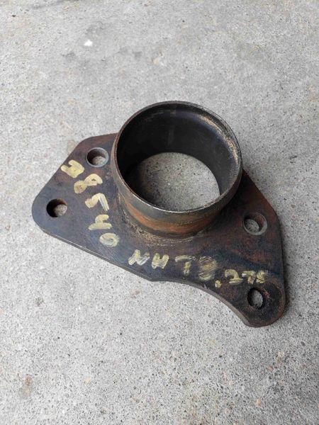 New Holland T8.275 Adapter, Charge Pump