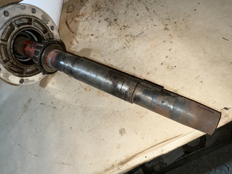 Hesston 8400 Hdr Shaft, Long, Keyed
